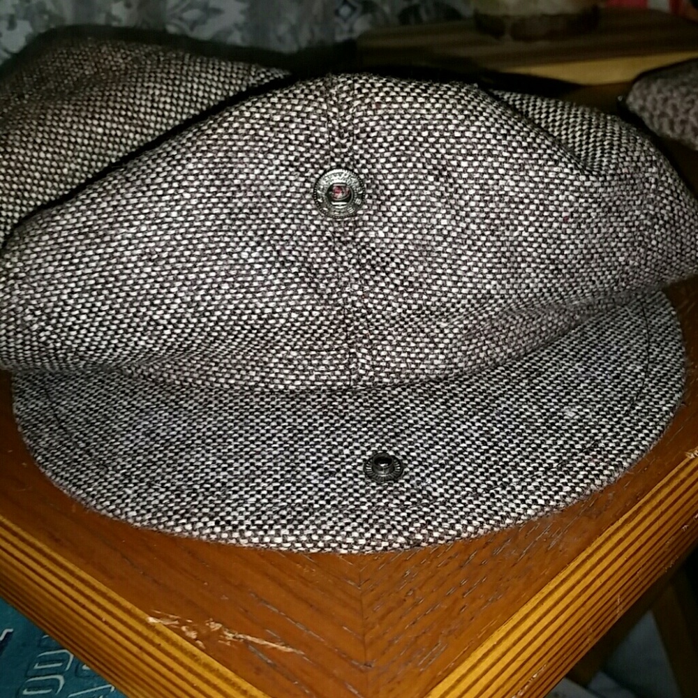 Men's cap - Picture 3 of 3
